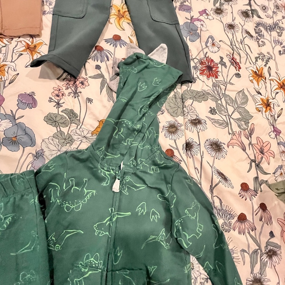 4 boy items bundle - Picture 6 of 8